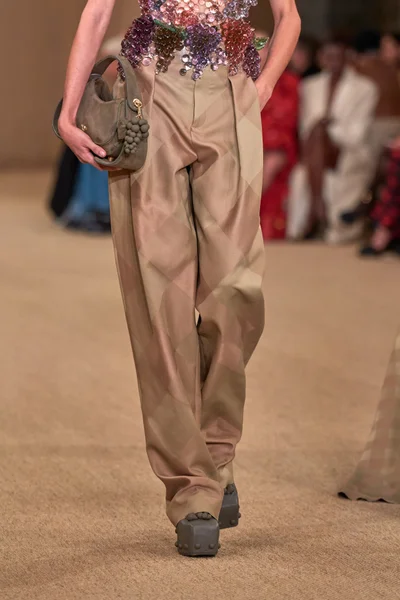 Look 48